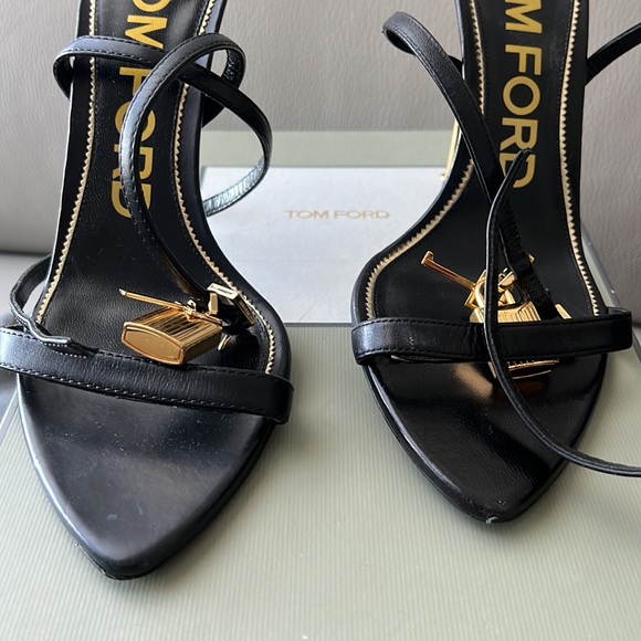 COPY - Authentic Tom Ford Padlock heels size 39.5 - Picture 4 of 10